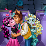 Free online html5 games - Draculaura First Kiss game 